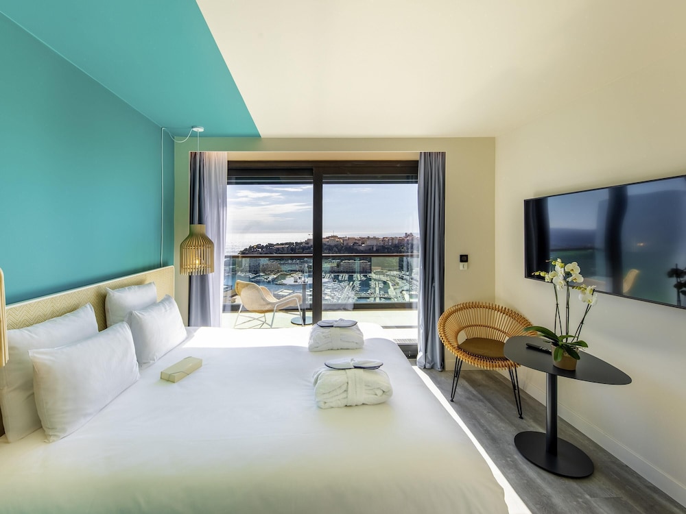 Suite junior, 1 cama de matrimonio grande con sofá cama, terraza, vistas al mar (Riviera) del hotel Novotel Monte Carlo. Foto 4