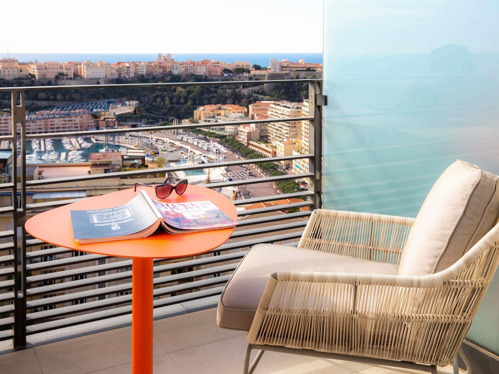 Habitación ejecutiva, 1 cama doble con sofá cama, balcón, vistas al mar (Riviera) del hotel Novotel Monte Carlo. Foto 3