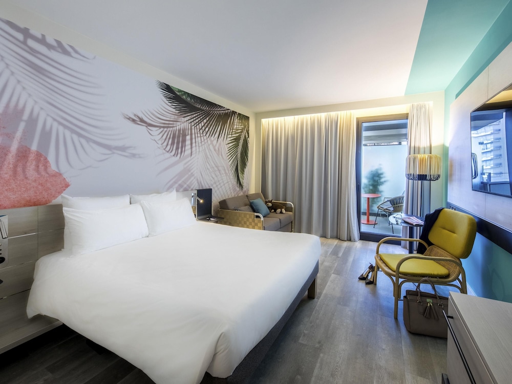 Habitación superior, 1 cama doble con sofá cama (Riviera Garden) del hotel Novotel Monte Carlo. Foto 4