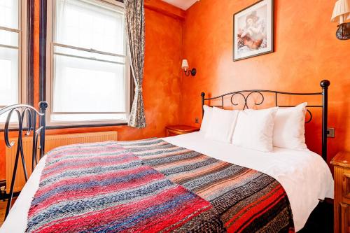 Habitación Deluxe Triple Familiar con Baño del hotel Church Street. Foto 1