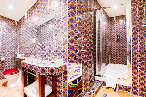 Habitación Deluxe Triple Familiar con Baño del hotel Church Street. Foto 6