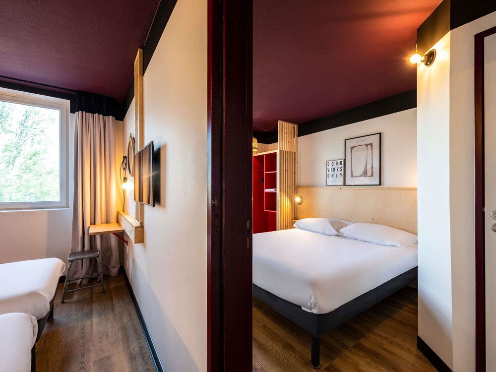Habitación Pop - 2 camas individuales y 1 litera del hotel Greet Bourg-en-Bresse Sud Montagnat. Foto 3