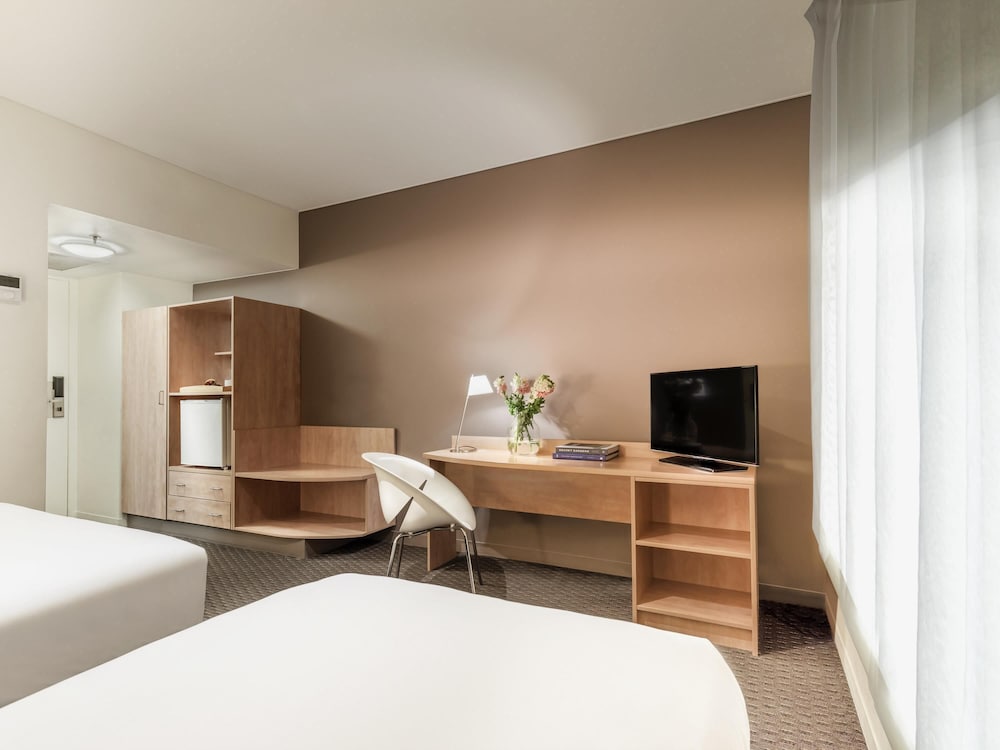 Habitación Estándar 1 Cama Doble y 1 Cama Individual del hotel Ibis Melbourne and Apartments. Foto 1