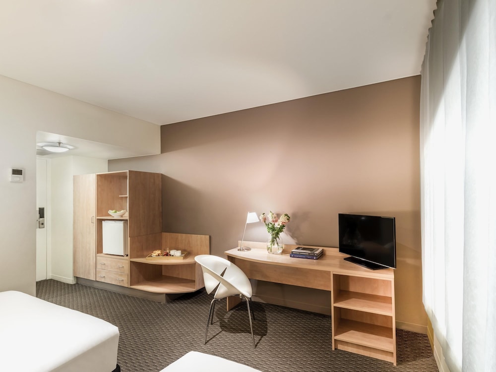 Habitación Estándar 1 Cama Doble y 1 Cama Individual del hotel Ibis Melbourne and Apartments. Foto 3