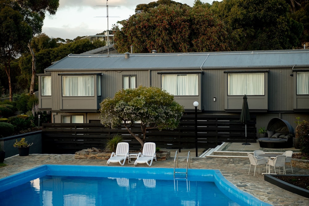Habitación superior, 1 cama de matrimonio, vistas a la piscina del hotel Mercure Kangaroo Island Lodge. Foto 5