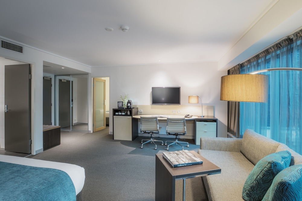 Suite Familiar 1 Cama King y 2 Camas Individuales del hotel Novotel Melbourne On Collins. Foto 6
