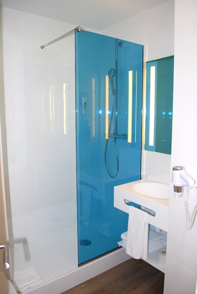 Habitación Estándar con 1 cama doble del hotel ibis Styles Toulouse Nord Sesquières. Foto 4