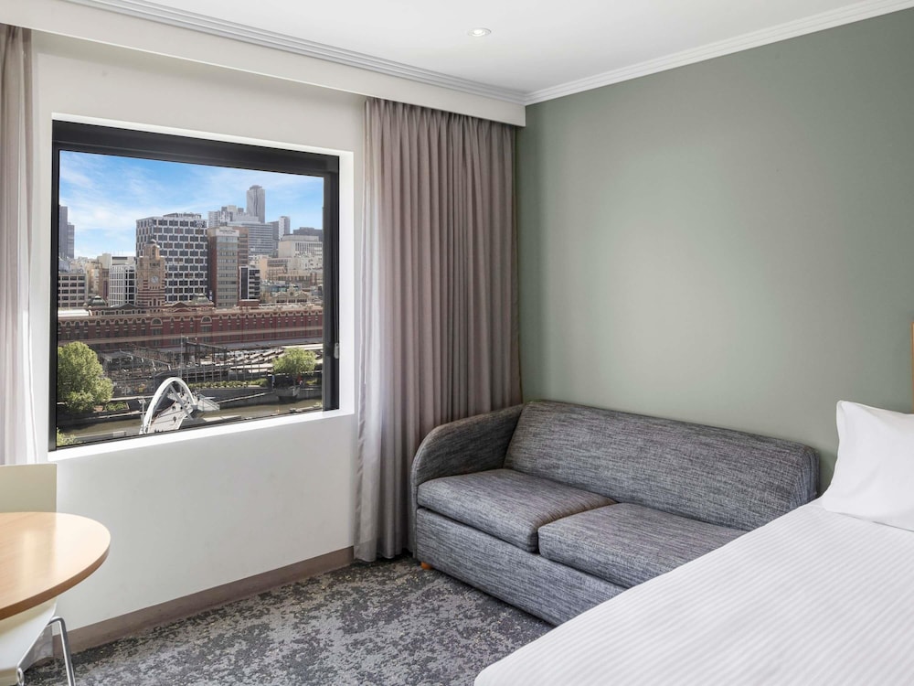 Habitación King Deluxe con Vista al Río del hotel Mercure Melbourne Southbank. Foto 1