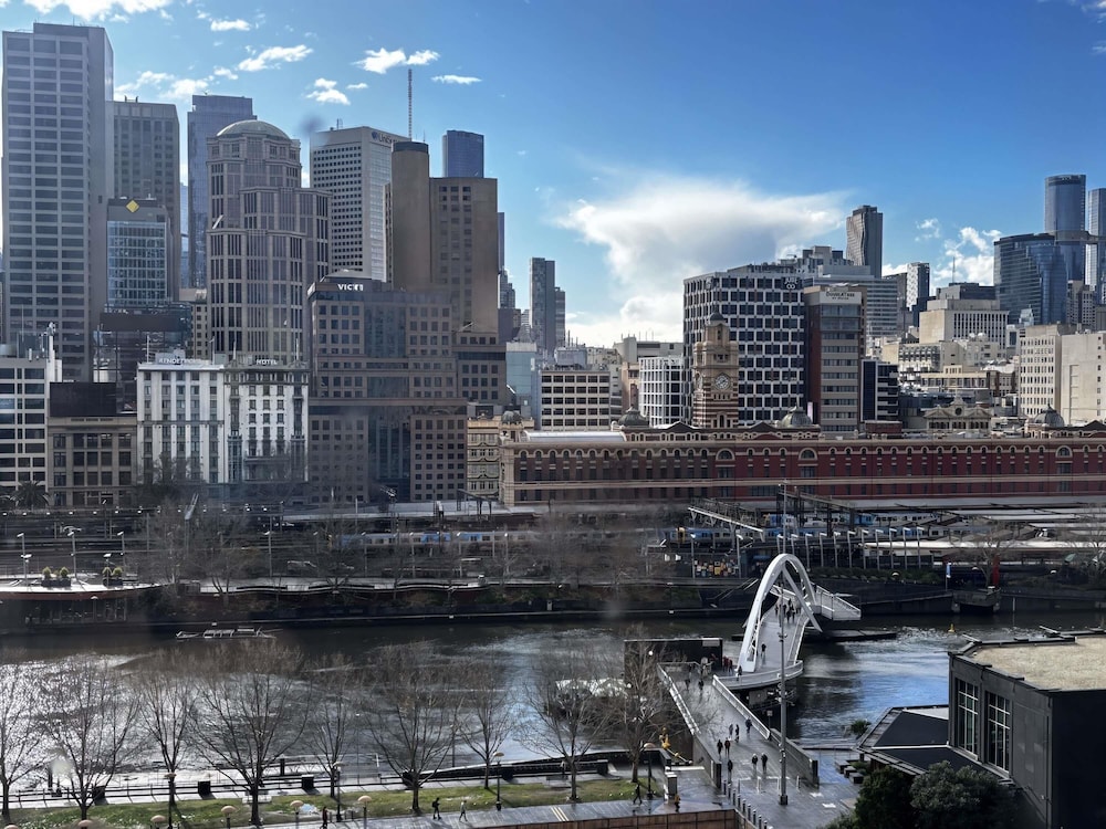 Habitación King Deluxe con Vista al Río del hotel Mercure Melbourne Southbank. Foto 5