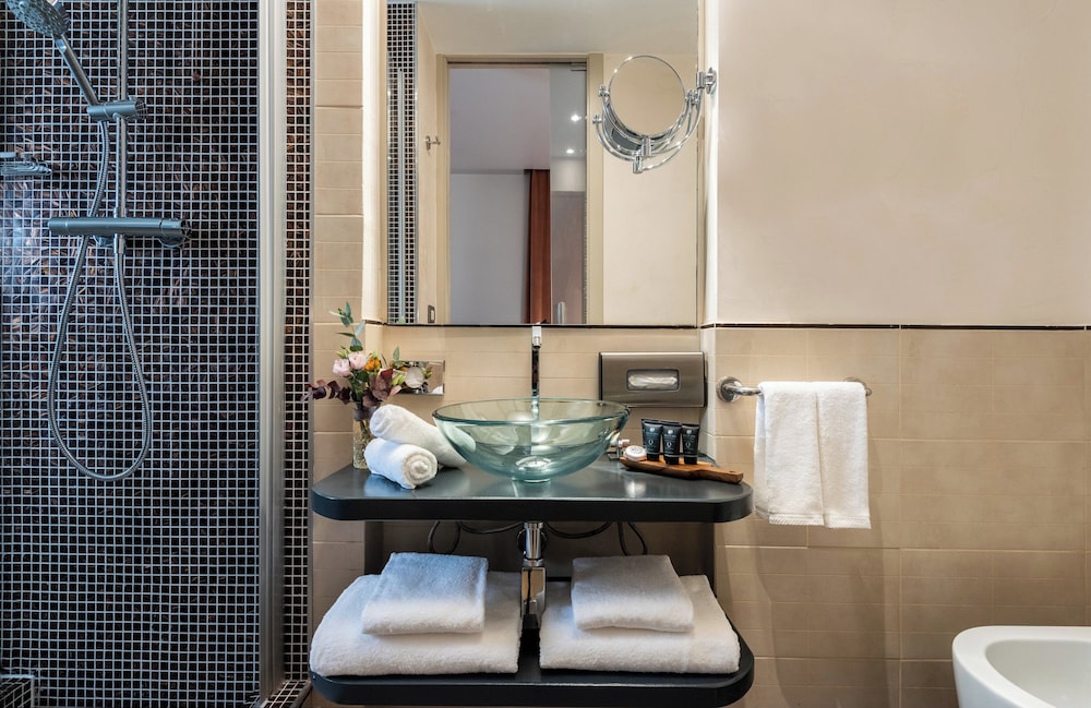Habitación Confort del hotel Leonardo Boutique Rome Termini. Foto 9