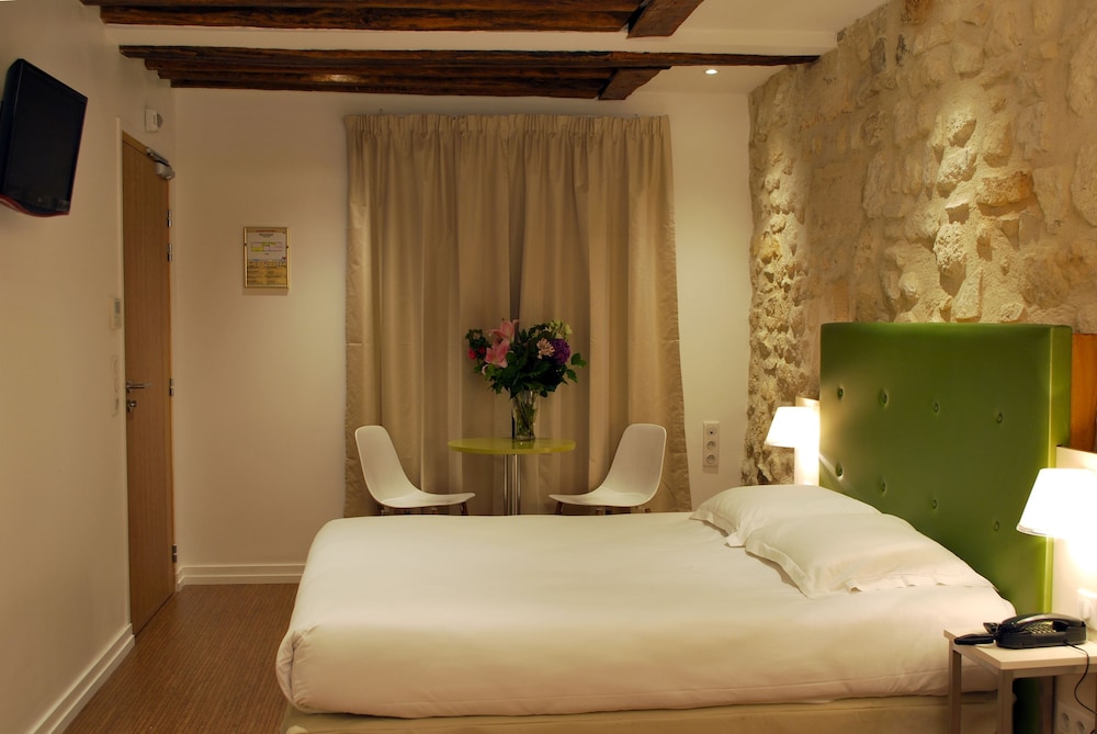 Habitación triple superior del hotel Hôtel de La Herse d\'Or. Foto 1