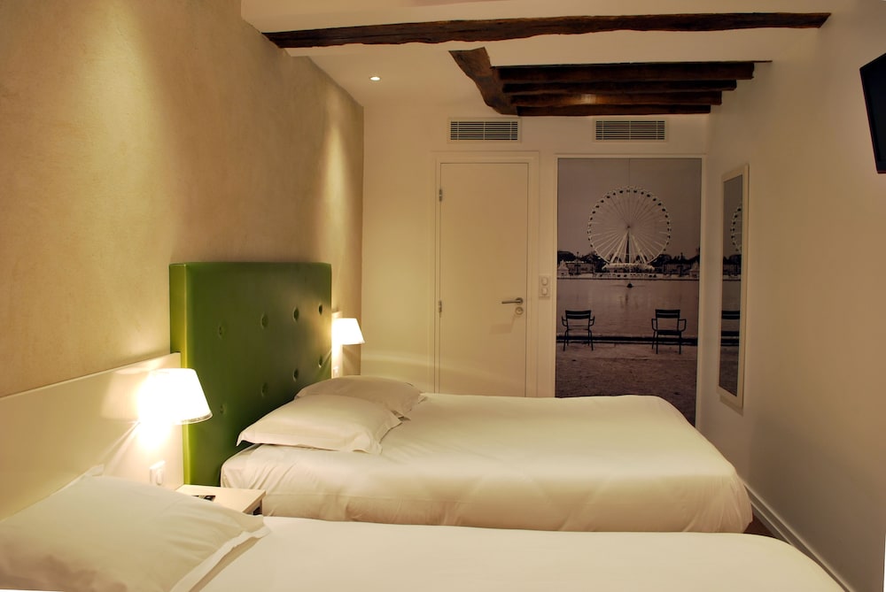Habitación triple superior del hotel Hôtel de La Herse d\'Or. Foto 3