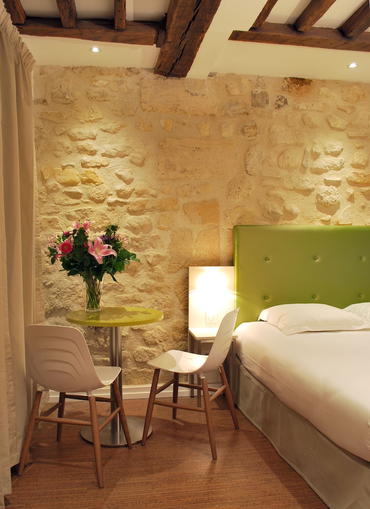 Habitación triple superior del hotel Hôtel de La Herse d\'Or. Foto 4