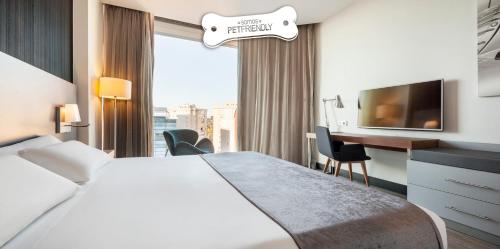 Habitación Doble Estándar - Admite mascotas del hotel Ilunion Atrium. Foto 2