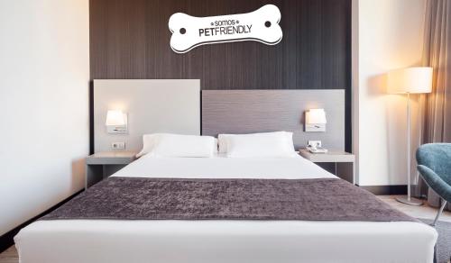 Habitación Doble Estándar - Admite mascotas del hotel Ilunion Atrium. Foto 3