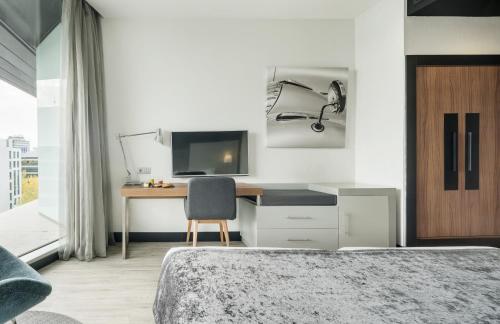 Habitación triple Normal del hotel Ilunion Atrium. Foto 3