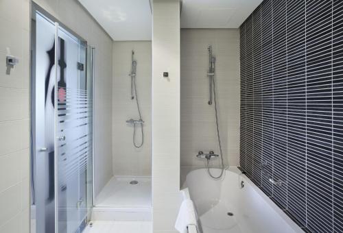 Habitación Familiar del hotel Ilunion Atrium. Foto 2