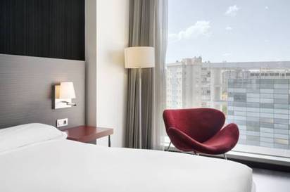 Habitación doble del hotel Ilunion Atrium. Foto 1