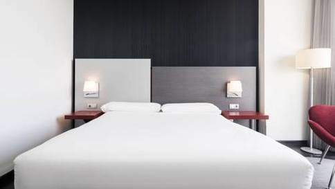 Habitación doble del hotel Ilunion Atrium. Foto 2