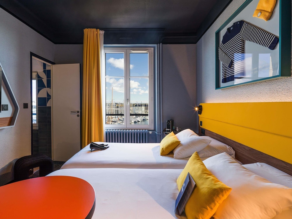 Habitación Comfort con 2 camas individuales, vistas al puerto y al mar del hotel ibis Styles Saint-Malo Centre Historique