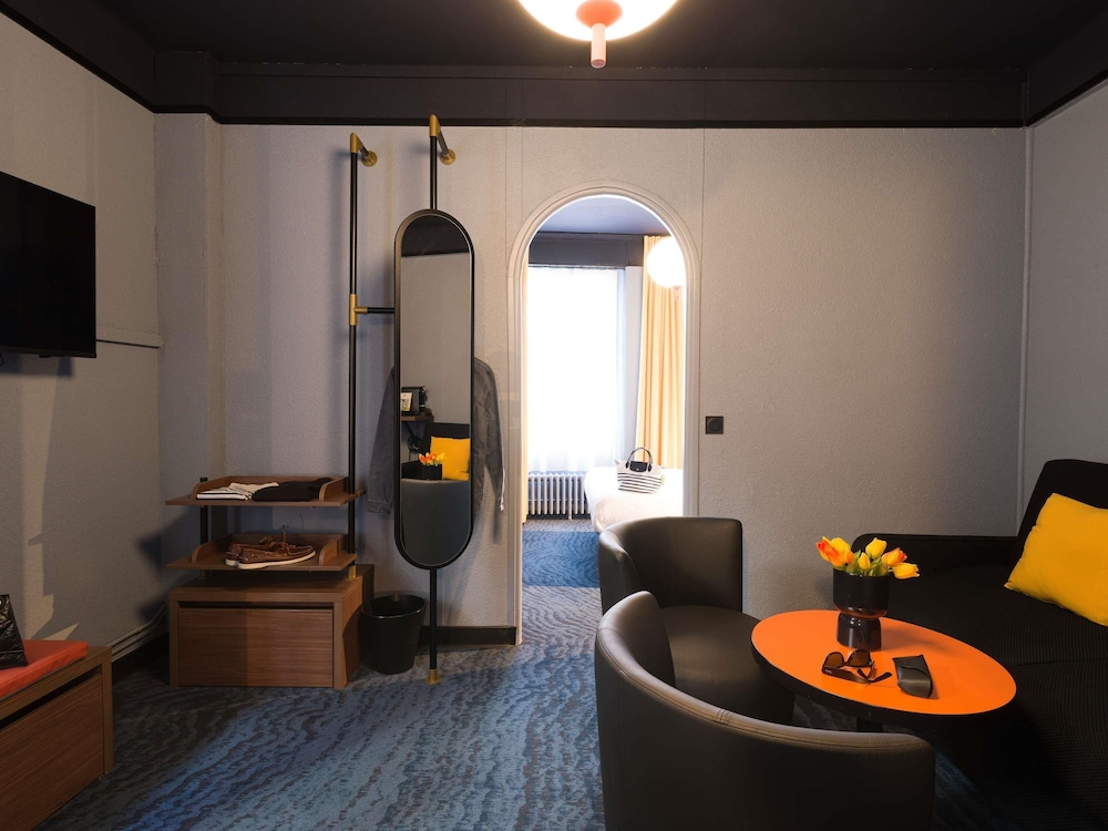 Suite Deluxe para 2 adultos y 2 niños máx., con 1 cama doble y sofá del hotel ibis Styles Saint-Malo Centre Historique. Foto 3