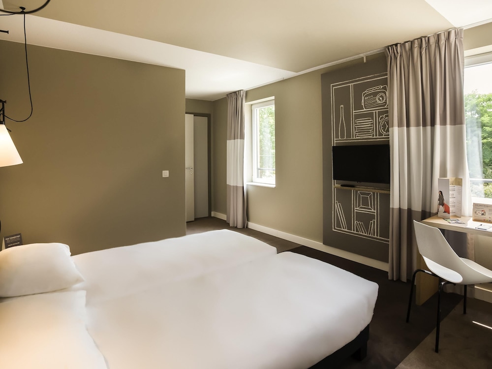 HABITACIÓN PREMIUM con espacio extra y comodidades, ¡ideal para estancias largas! del hotel Ibis Wavre Brussels East. Foto 3