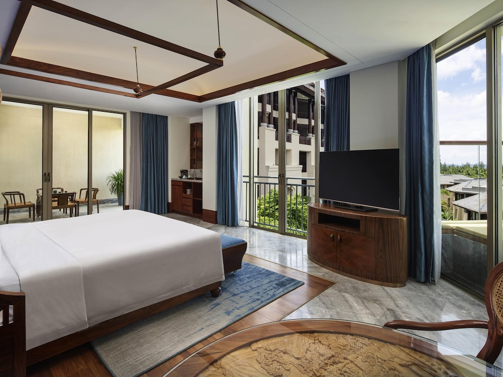 Suite familiar, varias camas del hotel Fairmont Sanya Haitang Bay. Foto 3