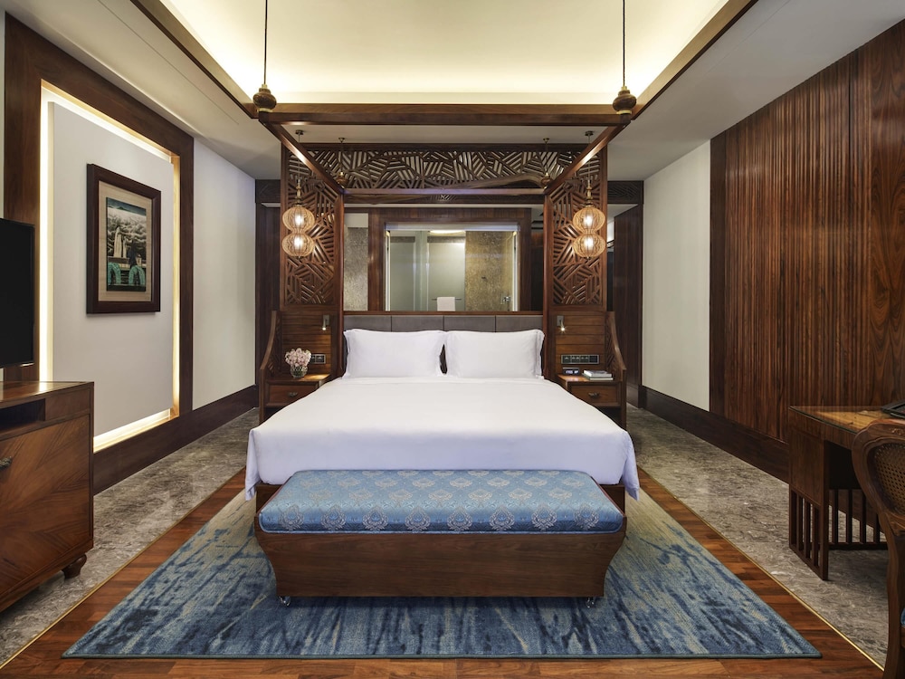 Fairmont Gold, Habitación, 1 cama de matrimonio grande, Acceso al salón del club, vistas al jardín del hotel Fairmont Sanya Haitang Bay