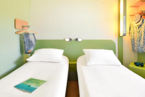 TWIN - Habitación con dos camas individuales del hotel ibis budget Beaune. Foto 6
