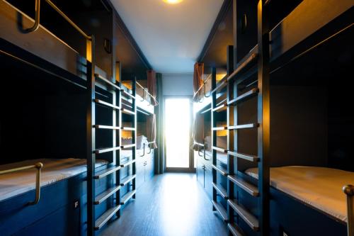 Cama en habitación compartida mixta de 8 camas del hotel The People - Paris Nation - Hostel. Foto 14