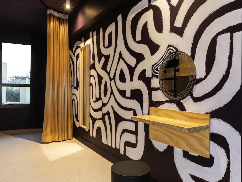 1 Lit dans une chambre partagée de 6 réservée aux femmes del hotel JO&JOE Paris - Nation