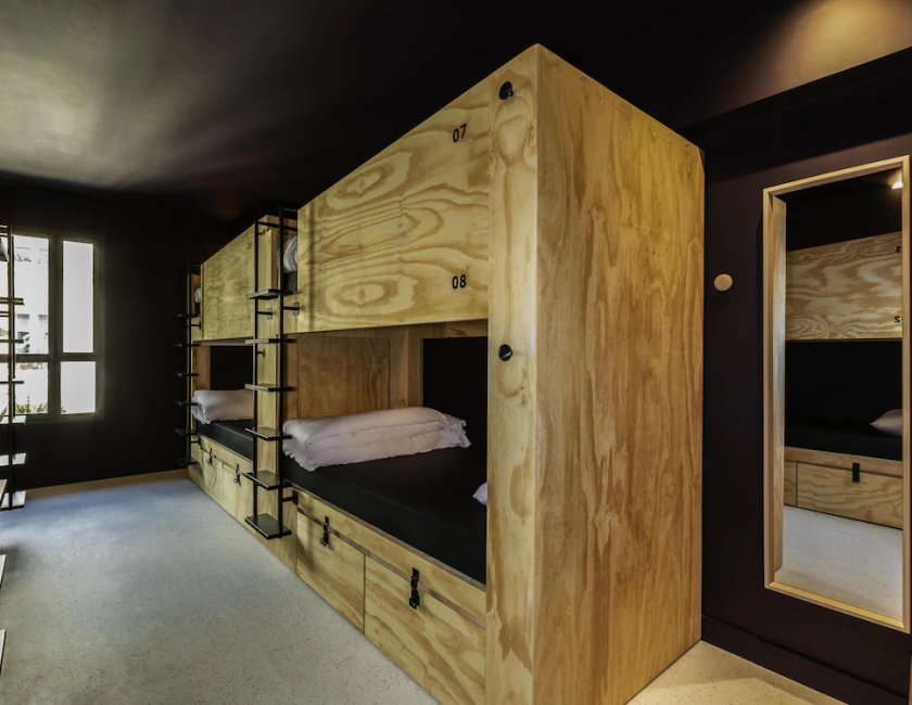 Chambre privée de 8 personnes avec salle de bains partagée del hotel JO&JOE Paris - Nation