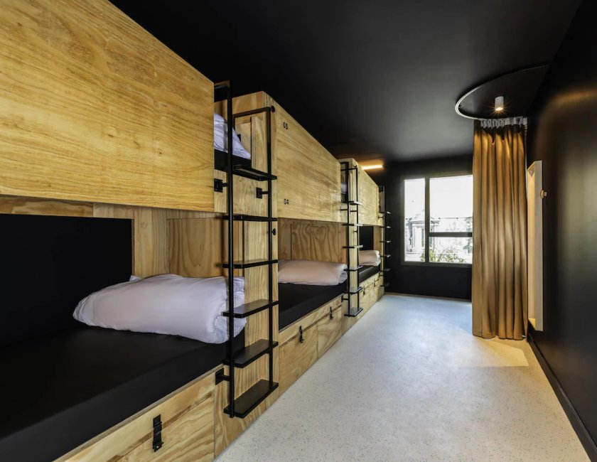 Chambre privée pour 6 personnes avec salle de bains partagée del hotel JO&JOE Paris - Nation