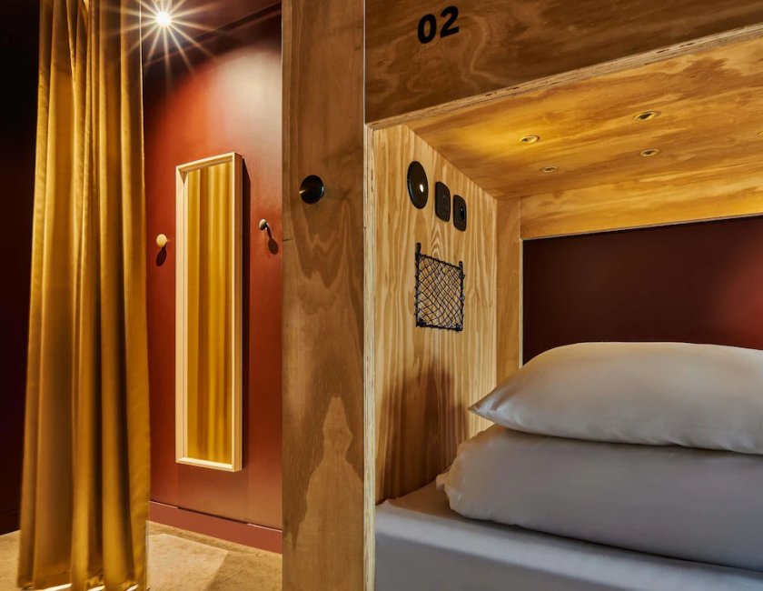 1 Lit dans une chambre partagée de 6 réservée aux femmes del hotel JO&JOE Paris - Nation. Foto 1