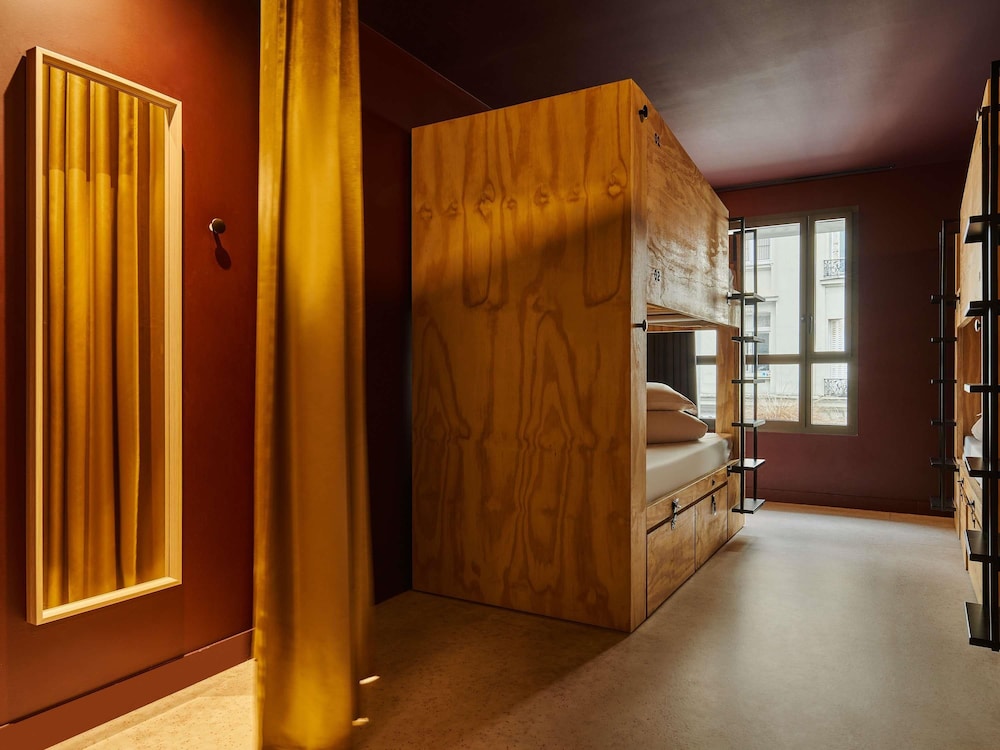 1 Lit dans une chambre partagée de 6 réservée aux femmes del hotel JO&JOE Paris - Nation. Foto 4