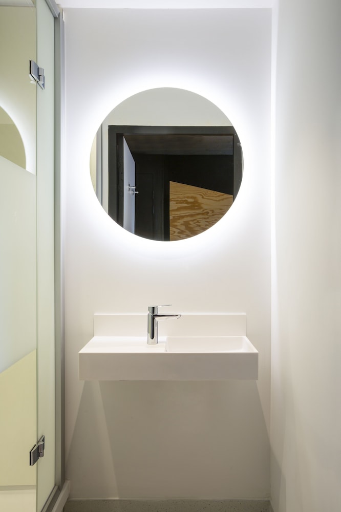 Chambre Double XL avec salle de bains privée del hotel JO&JOE Paris - Nation. Foto 8