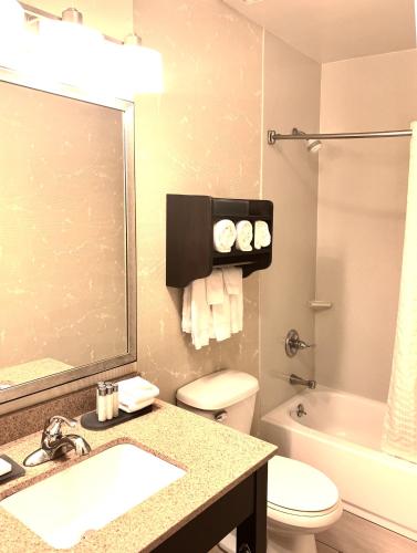 Habitación - No fumadores - Cama grande del hotel The Hotel @ Fifth Avenue. Foto 11