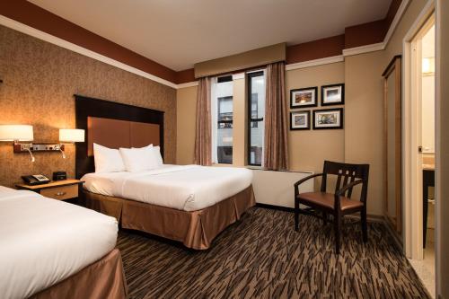 Habitación Deluxe con cama extragrande del hotel The Hotel @ Fifth Avenue. Foto 8