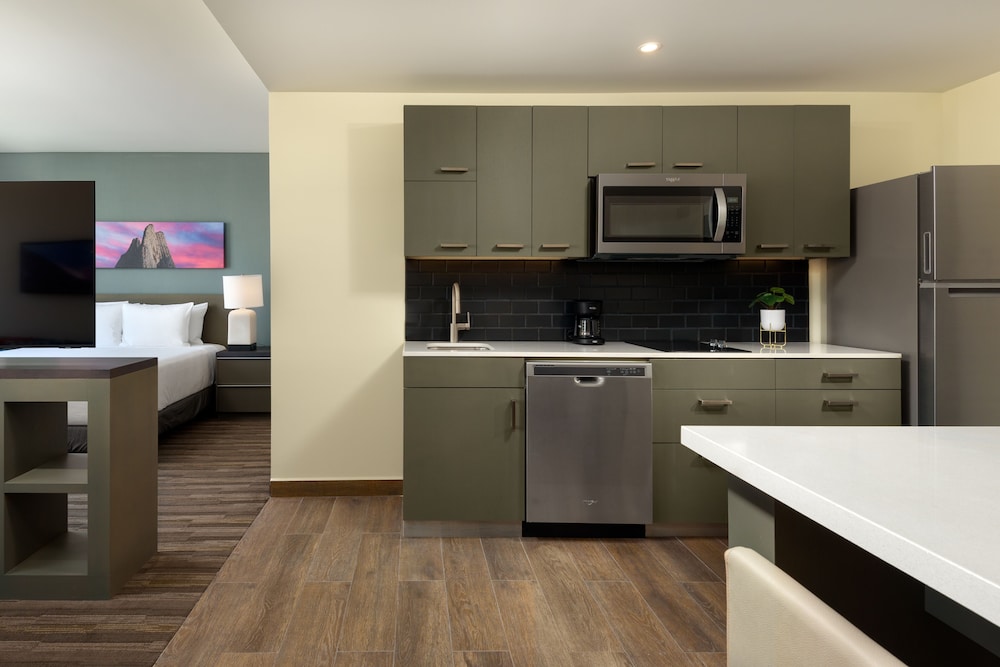 Studio con camas queen y cocina | Dos camas queen (más sofá cama) del hotel Hyatt House Monterrey Valle-san Pedro. Foto 1