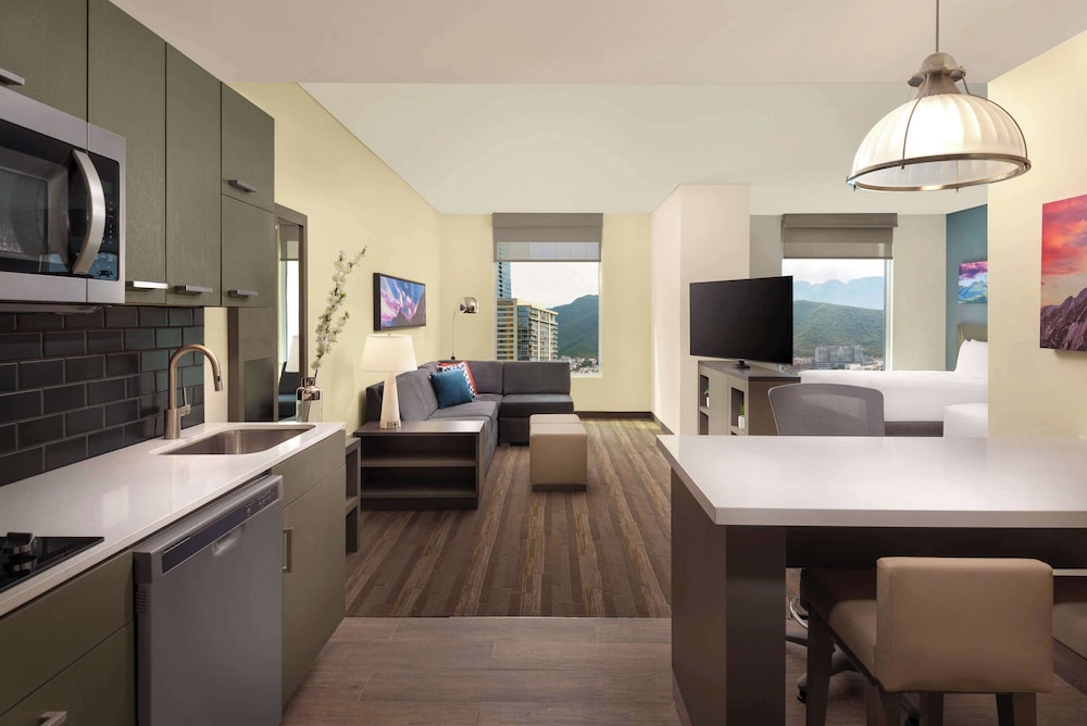 Studio cama king y cocina | Cama king (más sofá cama) del hotel Hyatt House Monterrey Valle-san Pedro. Foto 4