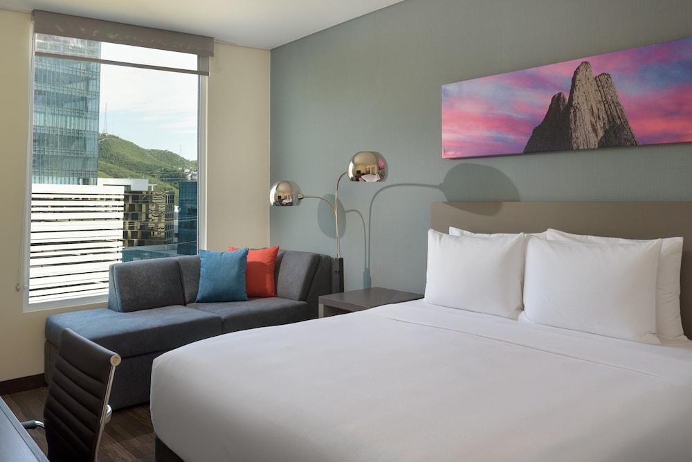 Den | Cama king del hotel Hyatt House Monterrey Valle-san Pedro. Foto 1
