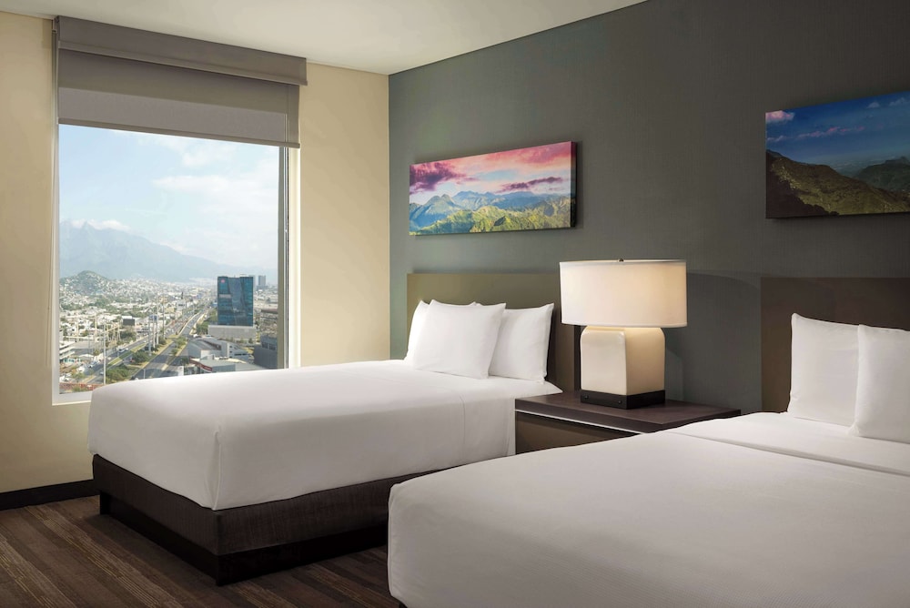 DEN | 2 camas queen del hotel Hyatt House Monterrey Valle-san Pedro. Foto 1