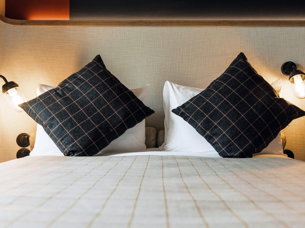 Habitacion Standard con 1 cama doble y 1 cama individual del hotel ibis Styles La Rochelle Centre Gare