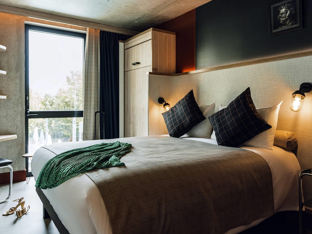 Habitacion Standard con 1 cama doble y 1 cama individual del hotel ibis Styles La Rochelle Centre Gare. Foto 5