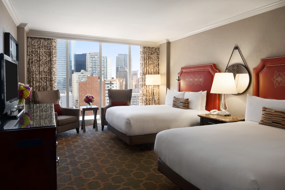 Habitación, 2 camas dobles, vistas a la ciudad del hotel Fairmont Dallas. Foto 1