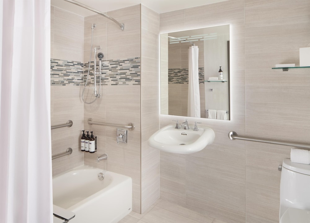 1 Cama King con Bañera Accesible del hotel Hyatt Regency Dallas. Foto 5
