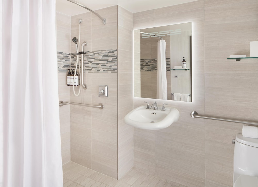 2 Camas Queen con Ducha Accesible del hotel Hyatt Regency Dallas. Foto 6