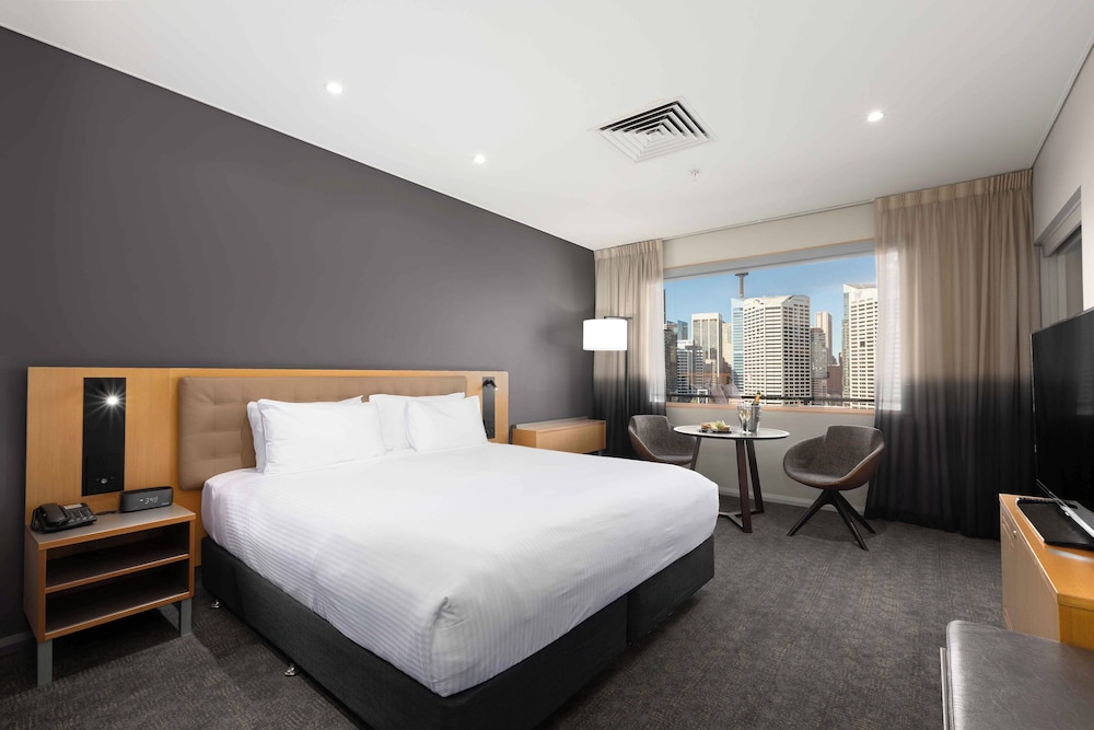 HABITACIÓN EJECUTIVA, 1 CAMA QUEEN del hotel Novotel Sydney On Darling Harbour. Foto 1