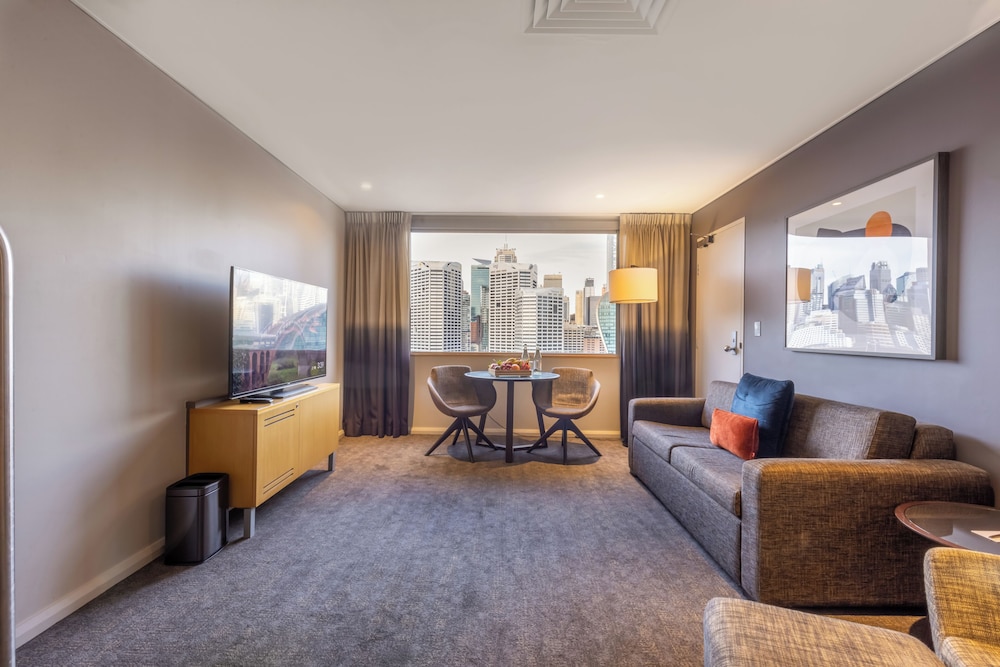 SUITE EJECUTIVA, 1 CAMA QUEEN del hotel Novotel Sydney On Darling Harbour. Foto 2
