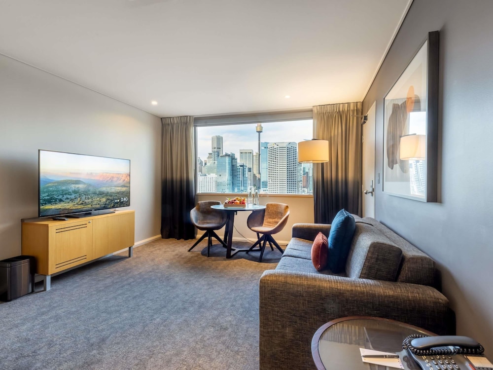 SUITE EJECUTIVA, 1 CAMA QUEEN del hotel Novotel Sydney On Darling Harbour. Foto 4
